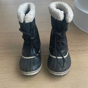 Beautiful warm Sorel boots for girls and boys - Size US 4